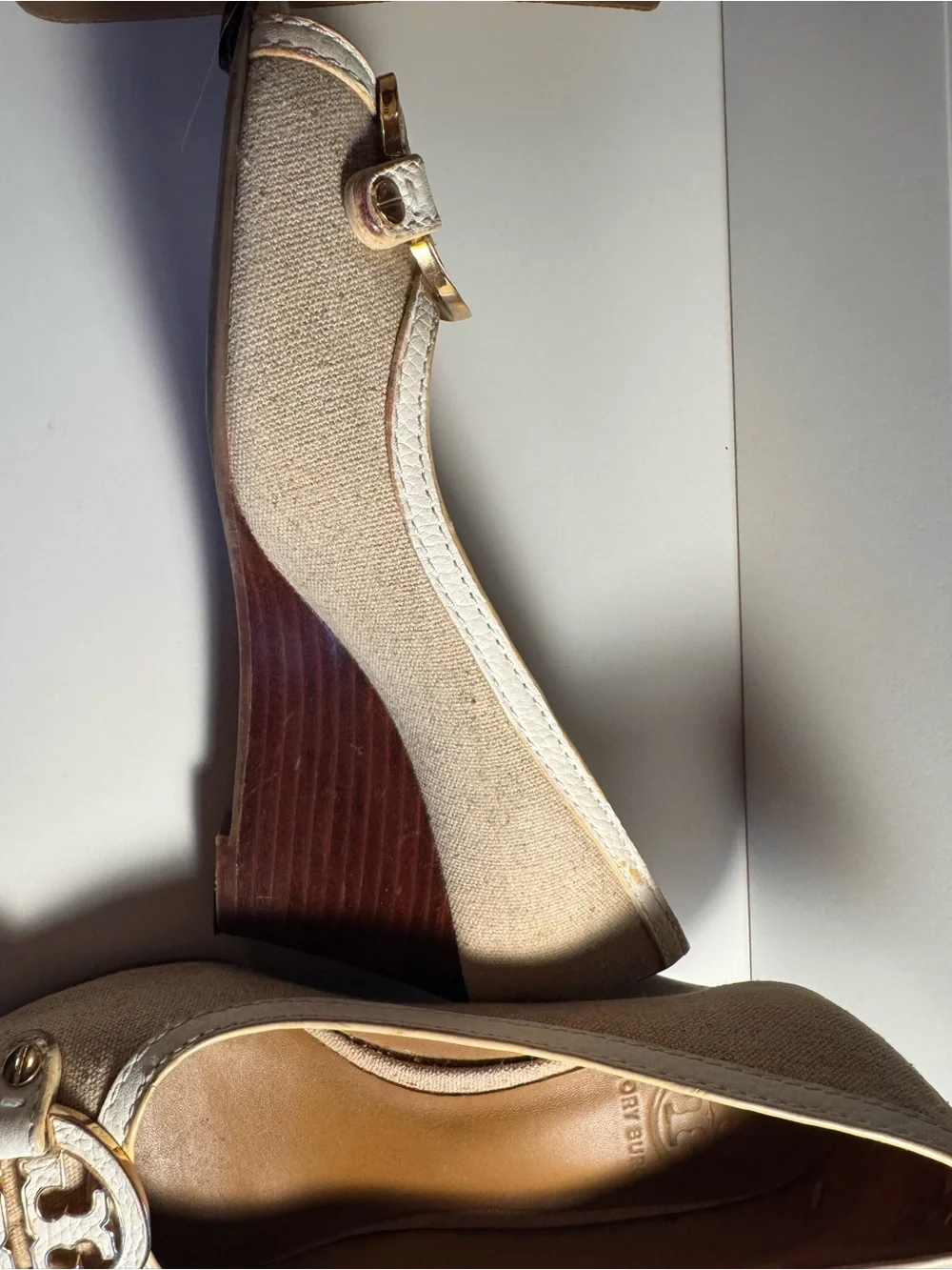 Tory Burch Women's white and Beige Logo  wedge heel size 7